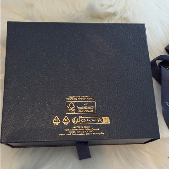 Louis Vuitton Blue and Gold Gift Box with Ribbon - Picture 6 of 13